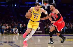Luka Doncic explose à son tour (51 points) pour repousser les Bulls