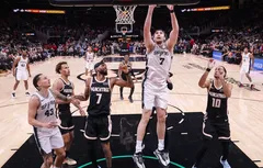 Luke Kornet demande aux Hawks d’annuler leur soirée en hommage… à un club de strip-tease