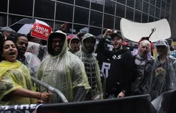 Des fans des Raptors campent déjà à l’arrivée de la parade !