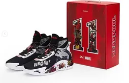 Anta : Deadpool s’accroche aux chaussures de Klay Thompson