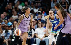 Gabby Williams enfonce les Wings de Paige Bueckers
