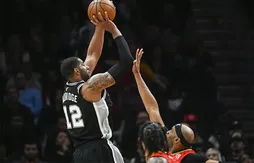 Face aux Hawks, LaMarcus Aldridge et Derrick White rapprochent les Spurs des playoffs