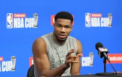 Giannis Antetokounmpo : “J’essaie de ne pas penser à l’argent, mais plutôt au jeu”