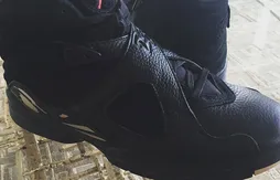Drake présente deux Air Jordan 8 OVO