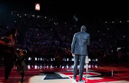 Le maillot de Kawhi Leonard rejoint le plafond de la salle de San Diego State