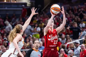 Caitlin Clark et Kelsey Mitchell font exploser le Sun