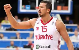 Hedo Turkoglu honoré par la fédération turque
