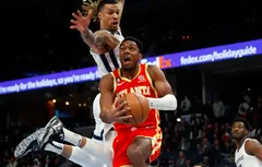 Trent Forrest reste aux Hawks