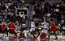 NCAA  : le buzzer beater complètement fou de Missouri State !