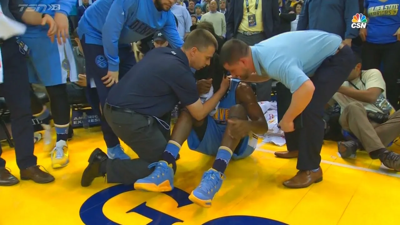 Kenneth Faried a quitté la salle des Warriors sur une civière