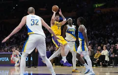 Luka Doncic (44 points) écoeure les Pacers en trois quart-temps
