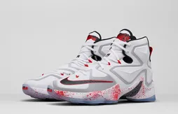 Nike : LeBron James aura du sang sur les pieds le vendredi 13