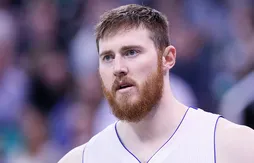 Aron Baynes rejoint les Celtics pour un an