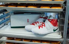 Nike : une Kyrie 2 qui sent les donuts