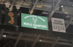 Les Bucks ont reçu leurs bagues et hissé leur bannière de champion