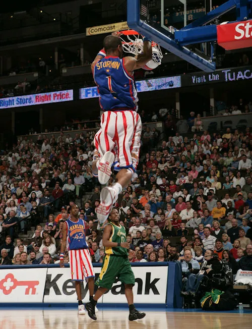 harlem-globe-trotters-dunk
