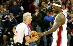 LeBron James et le fameux “dribble du crabe”