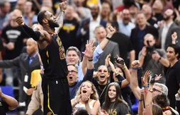 LeBron James enterre les Raptors au buzzer !!!