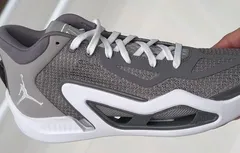 La Jordan Tatum 1 “Cool Grey” est arrivée