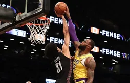 Jarrett Allen entre dans le club fermé des joueurs qui ont bâché un dunk de LeBron James
