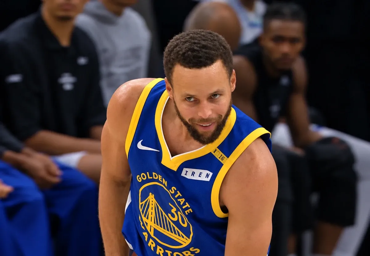 Stephen Curry (44 points) fait la totale aux Wolves !