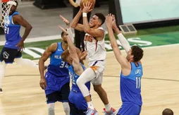 À Milwaukee, Devin Booker délivre les Suns après une faute litigieuse au buzzer