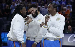 Pour le Thunder, une incroyable double bague avec 800 pierres précieuses