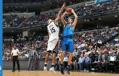 Zapping – Vince Carter contre l’incontrable fadeaway de Dirk Nowitzki !