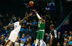 Kyrie Irving se fait plaisir face aux Hornets