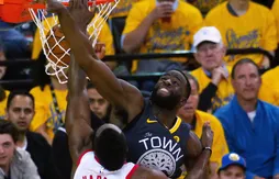 Le Top 5 de la nuit : le poster énorme de James Harden sur Draymond Green