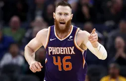 Aron Baynes s’éclate de loin