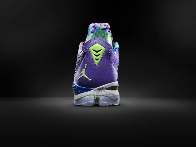 Ho13_AirJordan_CP3_VII_616805_506_Heel_23579