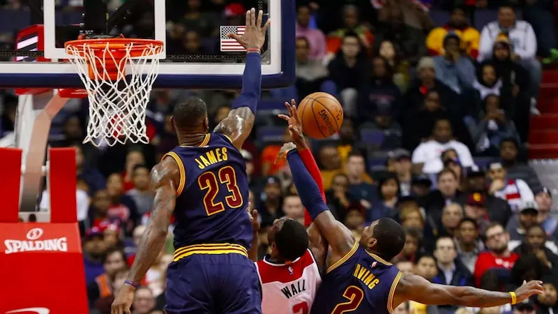 LeBron James (34 pts) et Kyrie Irving (32 pts) punissent les Wizards