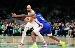Derrick White a les yeux fixés sur la feuille Excel de son père