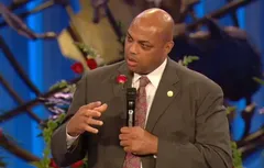 L’émouvant adieu de Charles Barkley à Moses Malone