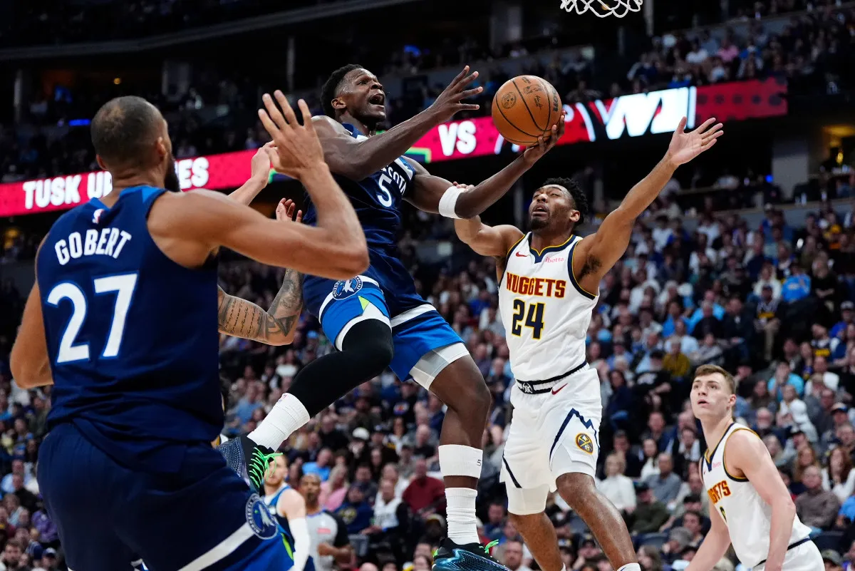 Anthony Edwards et les Wolves face aux Nuggets