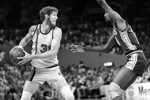 Le 5 juin 1977, un monstrueux Bill Walton menait Portland au titre NBA