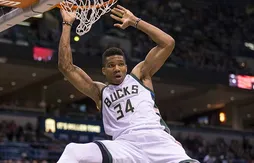 Giannis Antetokounmpo écoeure les Pistons