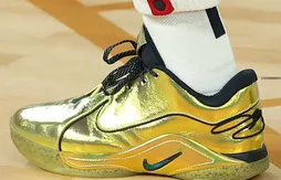 La LeBron 22 déjà parée d’or