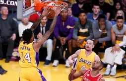 Les jeunes Lakers arrachent la victoire face à un énorme James Harden