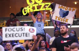 Chambrés par le public de Memphis, Stephen Curry et Draymond Green ont savouré !