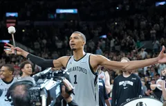 À la dernière seconde, Victor Wembanyama braque les Suns et envoie les Spurs en playoffs
