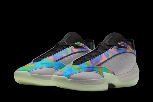 La Jordan Triangle en voit de toutes les couleurs