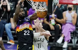 Deandre Ayton a encore régné sous les panneaux