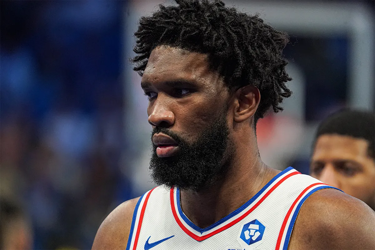 Joel Embiid se considère comme une « cible facile » pour les rumeurs