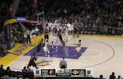 [replay] Damian Lillard posterize la raquette des Lakers