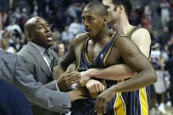 Le 19 novembre 2004, le Palace d’Auburn Hills devient le cadre de la plus grosse bagarre de l’histoire