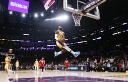 Une photo, une histoire | Le dunk hommage « involontaire » de LeBron James à Kobe Bryant