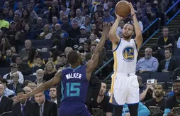 Stephen Curry attaque les Hornets au lance-flammes : 11 trois-points en 30 minutes !