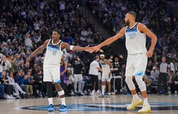 Une large victoire et des sourires bienvenus pour les Wolves